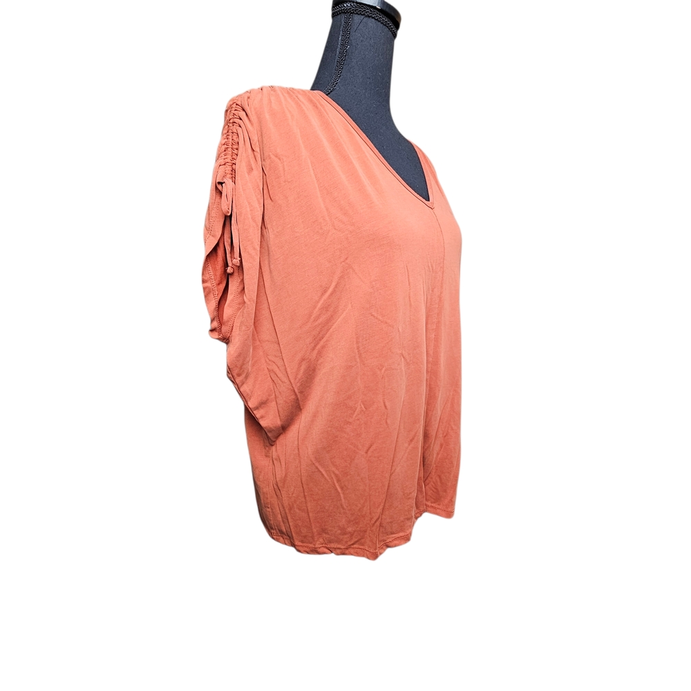 Simply Vera Women's V-Neck Coral Top